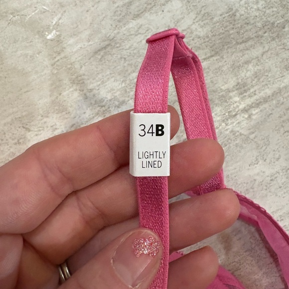 Victoria's Secret Pink Heart Lace Bra - Picture 4 of 6